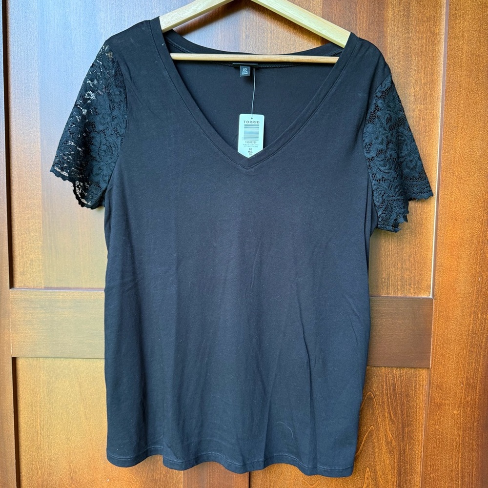 Women’s Torrid Black Short Lace Sleeve V-Neck Short Size 0